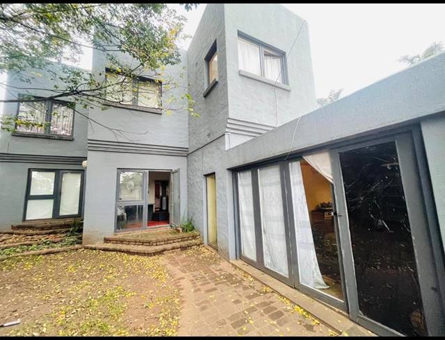 6 BEDROOM HOUSE FOR SALE IN ORANGE GROVE